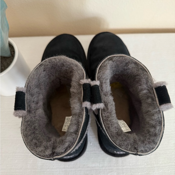 UGG Black Suede Gray Fur Lining/Trim Ankle Boots - Picture 7 of 13